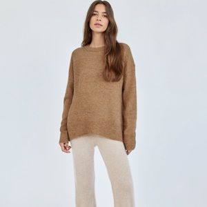 Aritzia Thurlow Sweater in Soft Camel Size Small